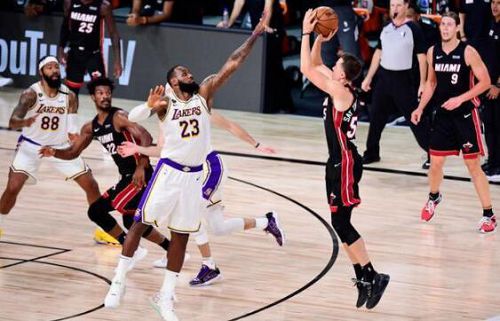  NBA常规赛激战：掘金加时逆转鹈鹕，约基奇三双助队终结对手7连败